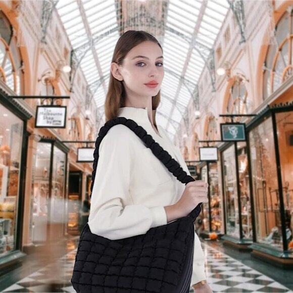 Lightweight Quilted Tote with Multiple Pockets – Ideal Crossbody Handbag - Picture 2 of 6